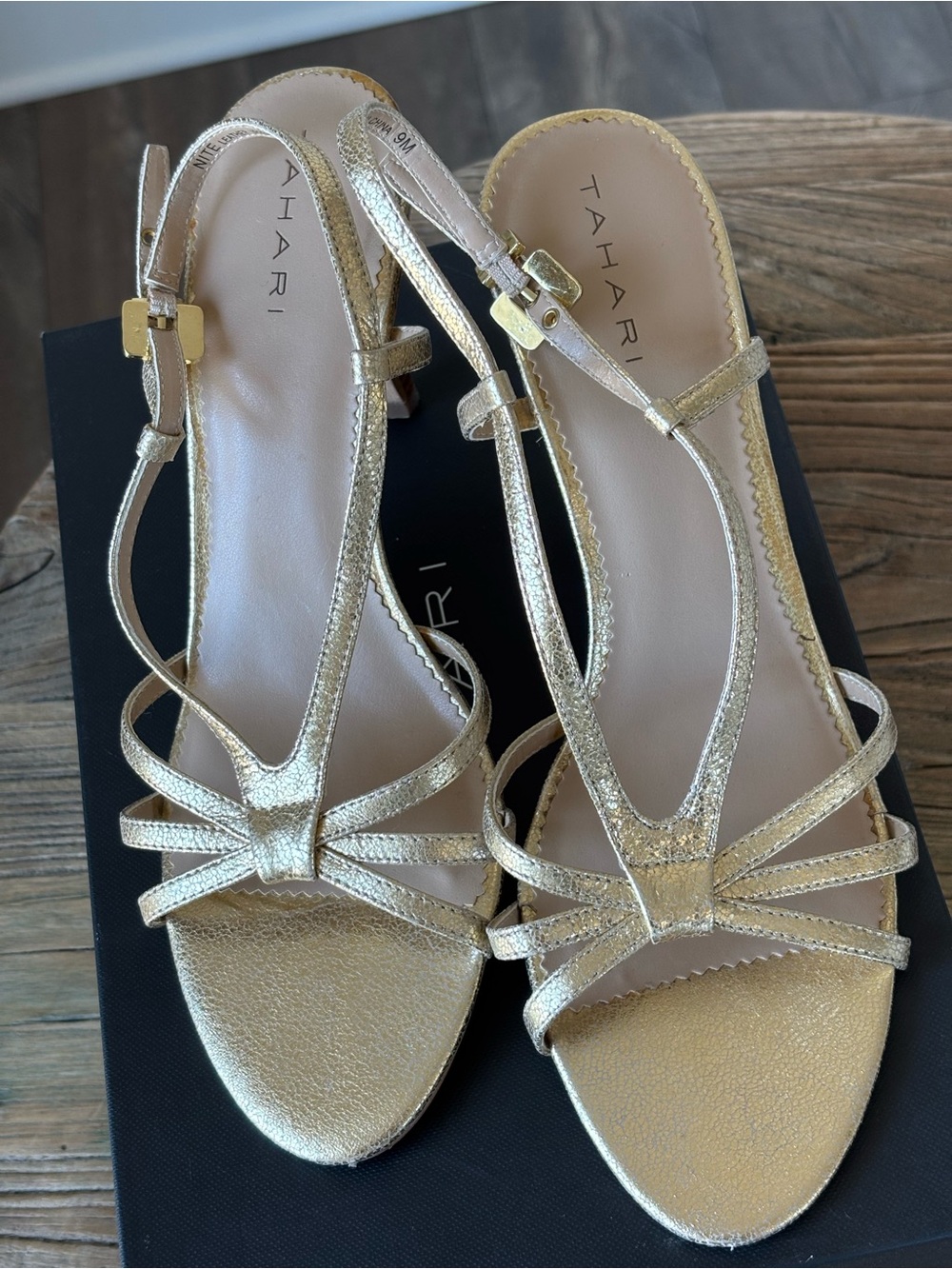 Tahari "Ta-Nite" Women's Gold Metallic Strappy Heels Size 9 - Picture 13 of 14